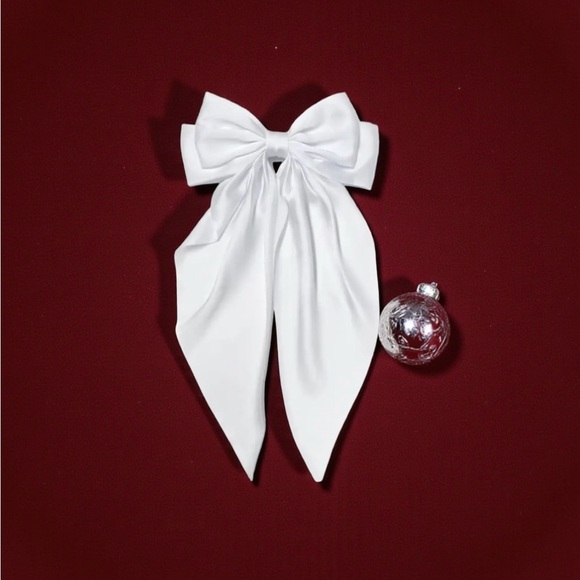 Accessories - Elegant White Bow Hair Accessory Large Hair Bow with a clip. New NWT women girls